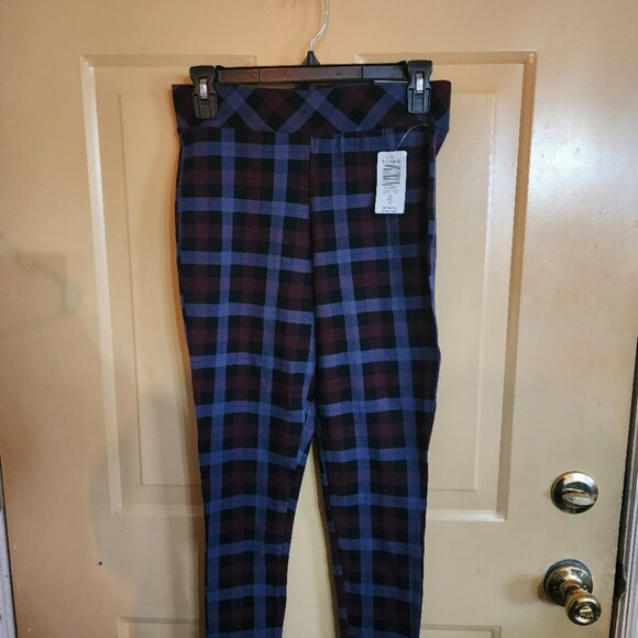Torrid- Holiday Plaid Ponte Slim Fix Pixie Legging - Size 10, 00, M/L - Picture 2 of 3